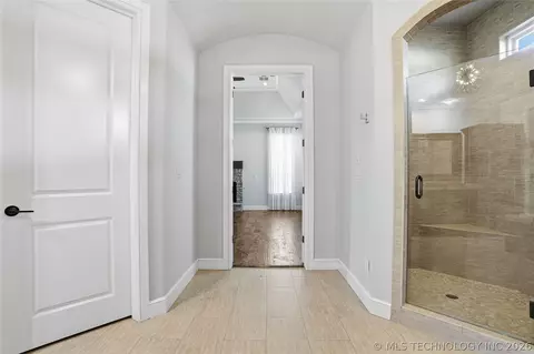 Entry Way - 12014 S Kingston Pl, Tulsa, OK 74137 photo 4 of 7