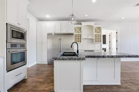 Kitchen - 12014 S Kingston Pl, Tulsa, OK 74137 photo 7 of 10