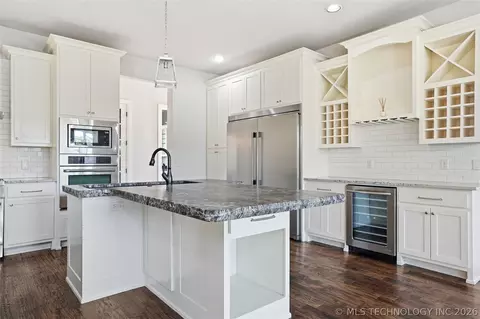 Kitchen - 12014 S Kingston Pl, Tulsa, OK 74137 photo 4 of 10