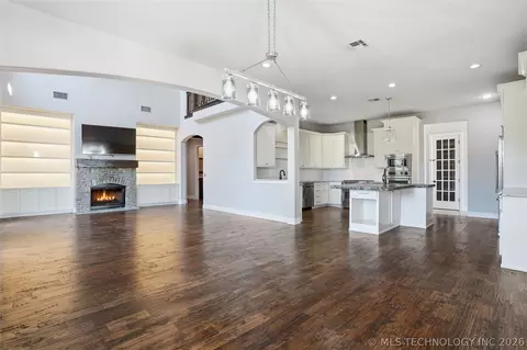 Living - 12014 S Kingston Pl, Tulsa, OK 74137 photo 4 of 9