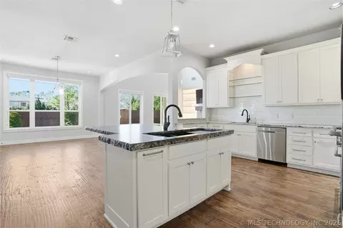 Kitchen - 12014 S Kingston Pl, Tulsa, OK 74137 photo 9 of 10