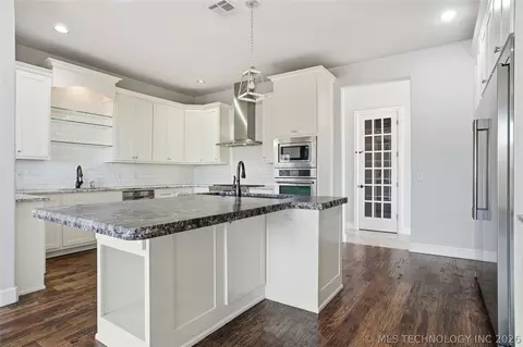 Kitchen - 12014 S Kingston Pl, Tulsa, OK 74137 photo 1 of 10