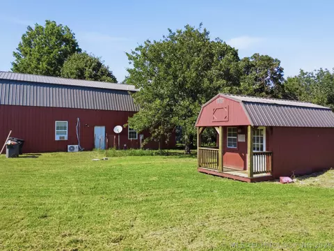 Exterior - 2302 E 96th St N, Sperry, OK 74073 photo 4 of 5