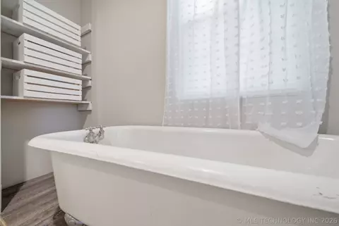 Bath - 2302 E 96th St N, Sperry, OK 74073 photo 2 of 4