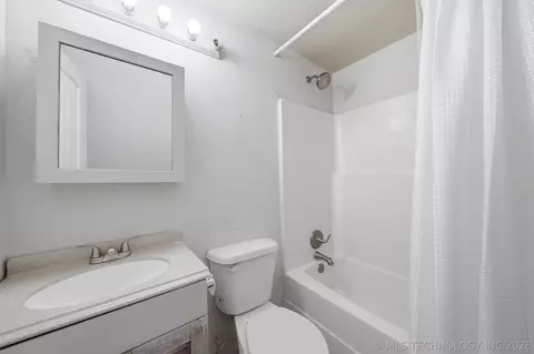 Bath - 2302 E 96th St N, Sperry, OK 74073 photo 4 of 4