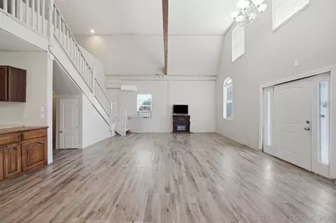 Living - 2302 E 96th St N, Sperry, OK 74073 photo 2 of 4