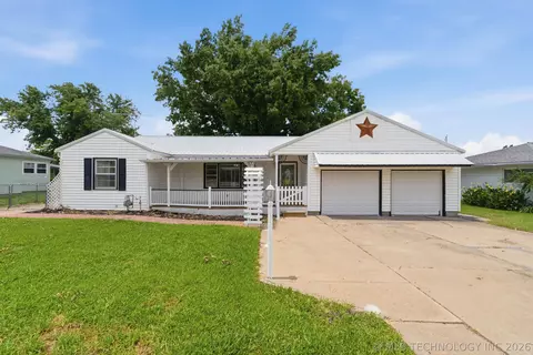 215 NE Wilshire Ave, Bartlesville, OK 74006