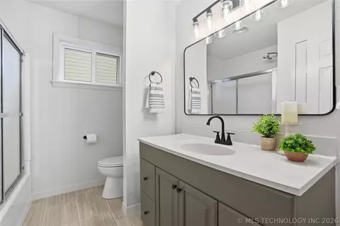 Bath - 6781 E 26th Pl, Tulsa, OK 74129 photo 1 of 6