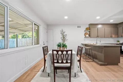 Dining - 6781 E 26th Pl, Tulsa, OK 74129 photo 1 of 3