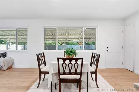 Dining - 6781 E 26th Pl, Tulsa, OK 74129 photo 3 of 3