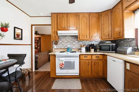 Kitchen - 512 E 16th St, Okmulgee, OK 74447 photo 1 of 2