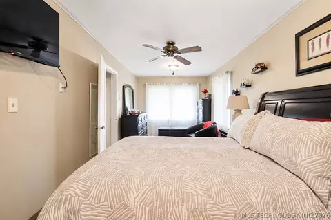 Bedroom - 512 E 16th St, Okmulgee, OK 74447 photo 5 of 5