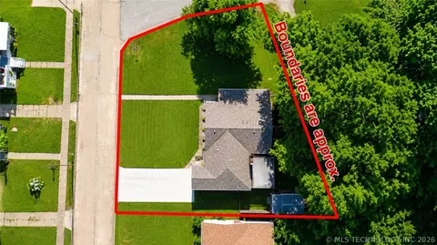 View/Area - 512 E 16th St, Okmulgee, OK 74447 photo 4 of 5