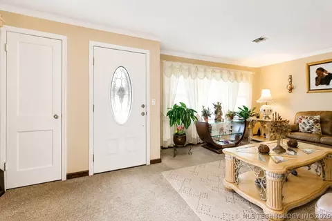 Entry Way - 512 E 16th St, Okmulgee, OK 74447 photo 1 of 3