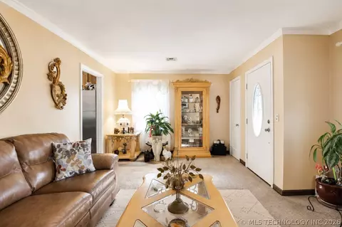 Entry Way - 512 E 16th St, Okmulgee, OK 74447 photo 2 of 3
