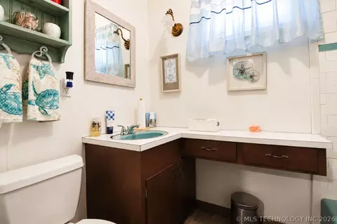 Bath - 512 E 16th St, Okmulgee, OK 74447 photo 2 of 4
