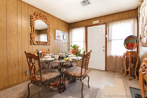 Dining - 512 E 16th St, Okmulgee, OK 74447 photo 2 of 3
