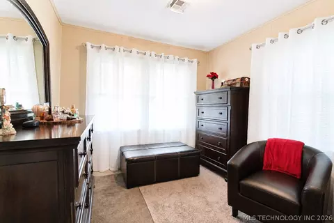 Bedroom - 512 E 16th St, Okmulgee, OK 74447 photo 4 of 5