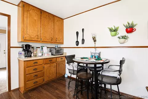 Dining - 512 E 16th St, Okmulgee, OK 74447 photo 1 of 3