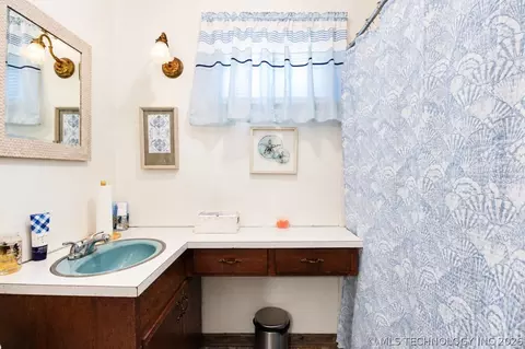 Bath - 512 E 16th St, Okmulgee, OK 74447 photo 1 of 4