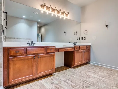 Bath - 1954 E 74th Pl, Tulsa, OK 74136 photo 10 of 13