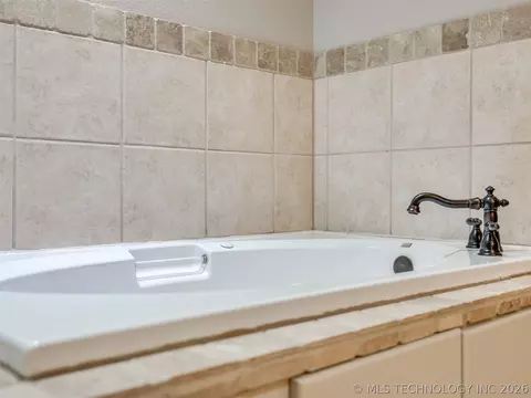 Bath - 1954 E 74th Pl, Tulsa, OK 74136 photo 12 of 13
