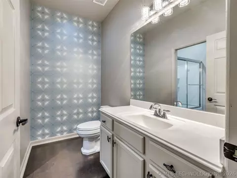 Bath - 1954 E 74th Pl, Tulsa, OK 74136 photo 3 of 13