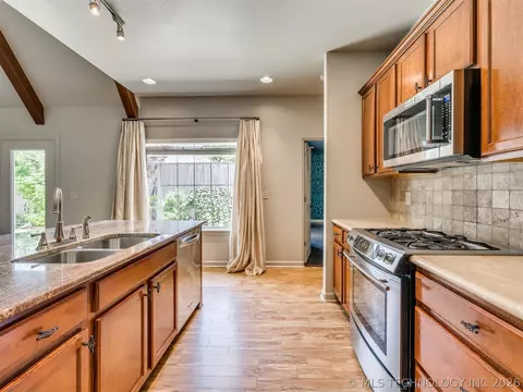 Kitchen - 1954 E 74th Pl, Tulsa, OK 74136 photo 6 of 11