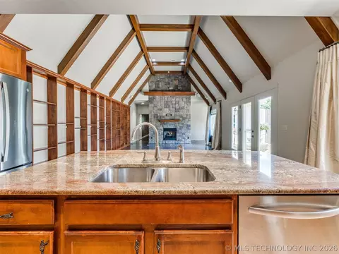 Kitchen - 1954 E 74th Pl, Tulsa, OK 74136 photo 8 of 11