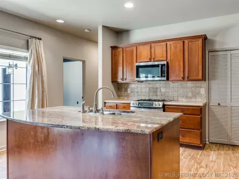 Kitchen - 1954 E 74th Pl, Tulsa, OK 74136 photo 4 of 11