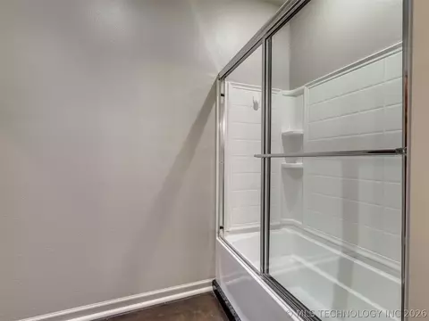 Bath - 1954 E 74th Pl, Tulsa, OK 74136 photo 6 of 13