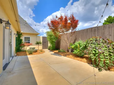 Exterior - 1954 E 74th Pl, Tulsa, OK 74136 photo 7 of 8