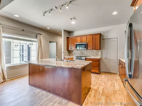 Kitchen - 1954 E 74th Pl, Tulsa, OK 74136 photo 5 of 11