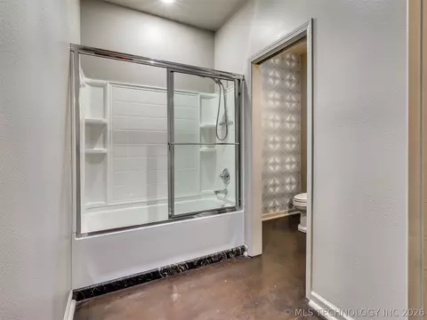 Bath - 1954 E 74th Pl, Tulsa, OK 74136 photo 5 of 13