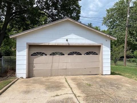 2833 E Haskell St, Tulsa, OK 74110 photo 16
