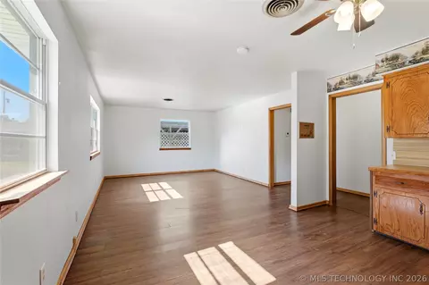 705 S State St, Wagoner, OK 74467 photo 3