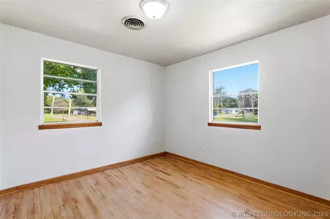 705 S State St, Wagoner, OK 74467 photo 8