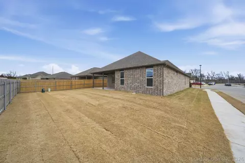 Exterior - 1300 N Beech St, Broken Arrow, OK 74012 photo 6 of 6