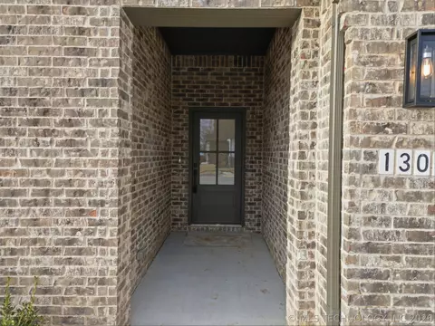 Exterior - 1300 N Beech St, Broken Arrow, OK 74012 photo 4 of 6