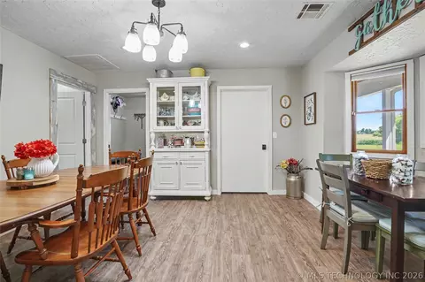 Dining - 1501 N Haskell Blvd, Haskell, OK 74436 photo 1 of 2
