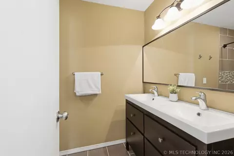 Bath - 10138 E 24th Pl, Tulsa, OK 74129 photo 2 of 2