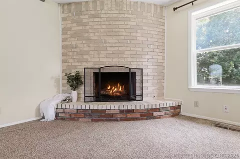 Living - 10138 E 24th Pl, Tulsa, OK 74129 photo 2 of 6