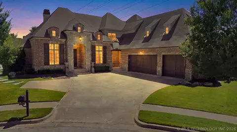 8007 S Galveston Ct, Tulsa, OK 74132