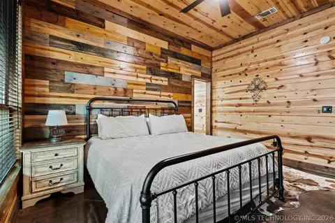 Bedroom - 135 Stone Pne, Broken Bow, OK 74728 photo 5 of 8