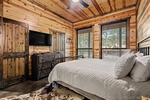 Bedroom - 135 Stone Pne, Broken Bow, OK 74728 photo 6 of 8