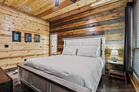 Bedroom - 135 Stone Pne, Broken Bow, OK 74728 photo 3 of 8