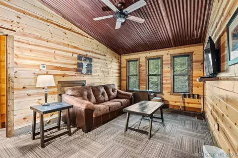 Living - 135 Stone Pne, Broken Bow, OK 74728 photo 4 of 7