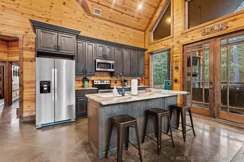 Kitchen - 135 Stone Pne, Broken Bow, OK 74728 photo 2 of 2