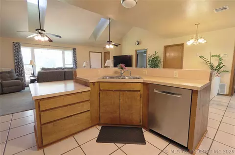 Kitchen - 29783 E 770 Rd, Wagoner, OK 74467 photo 4 of 6