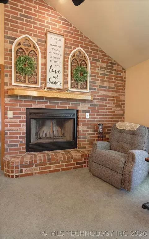 Living - 29783 E 770 Rd, Wagoner, OK 74467 photo 3 of 3